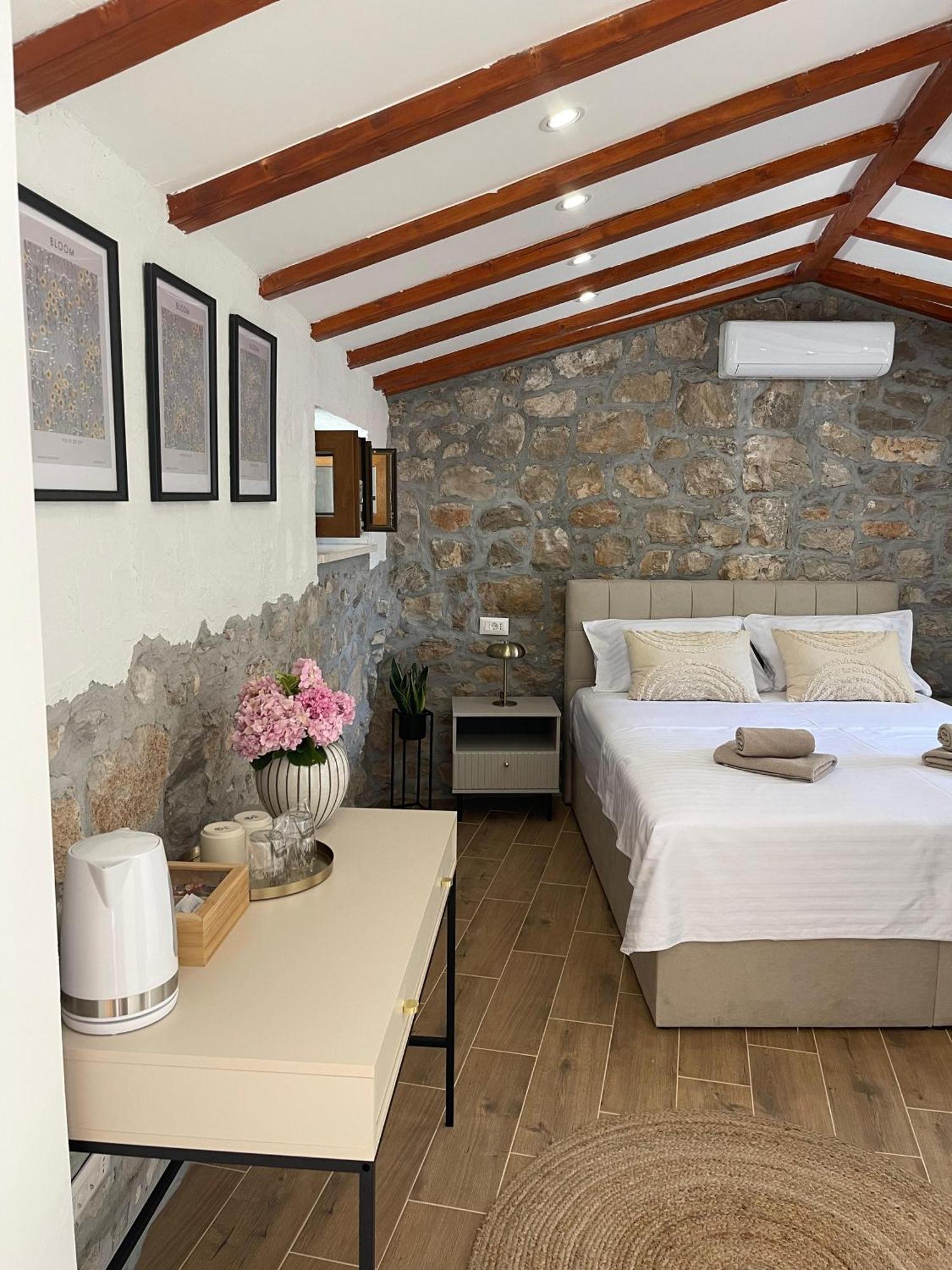 Monte Cristo Wines & Rooms Kuna Pelješka Esterno foto